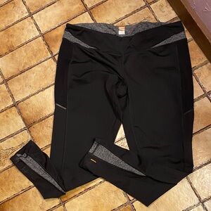 GUC sz XL Lucy Black and Gray Leggings